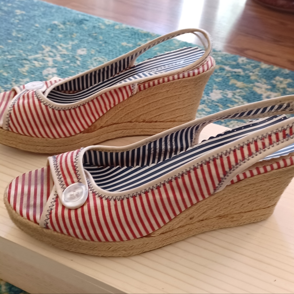 Cute Wedge shoes